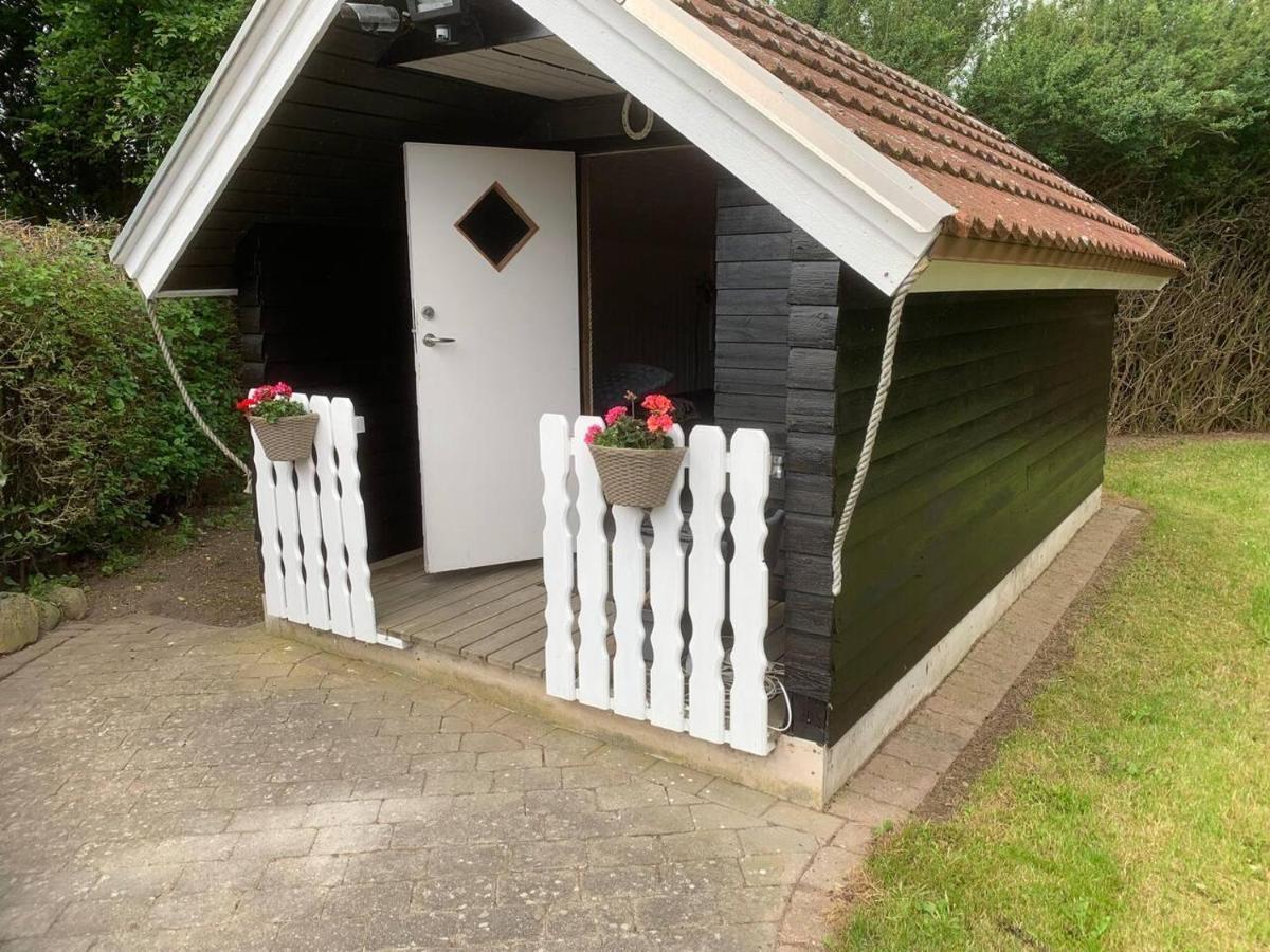 Stunning Romantik Cabin Close To Baltic Sea Villa Idestrup Exterior foto